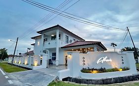 Alexis Villa Muar